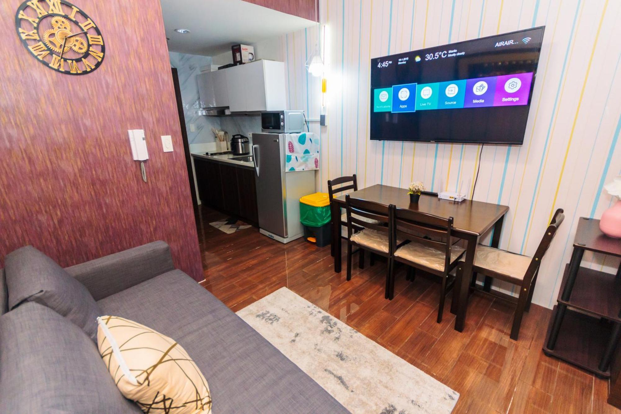 Urban Hideaway Cozy Makati Giggles Swim Gym Park Laugh Eat 3352 Apartment *