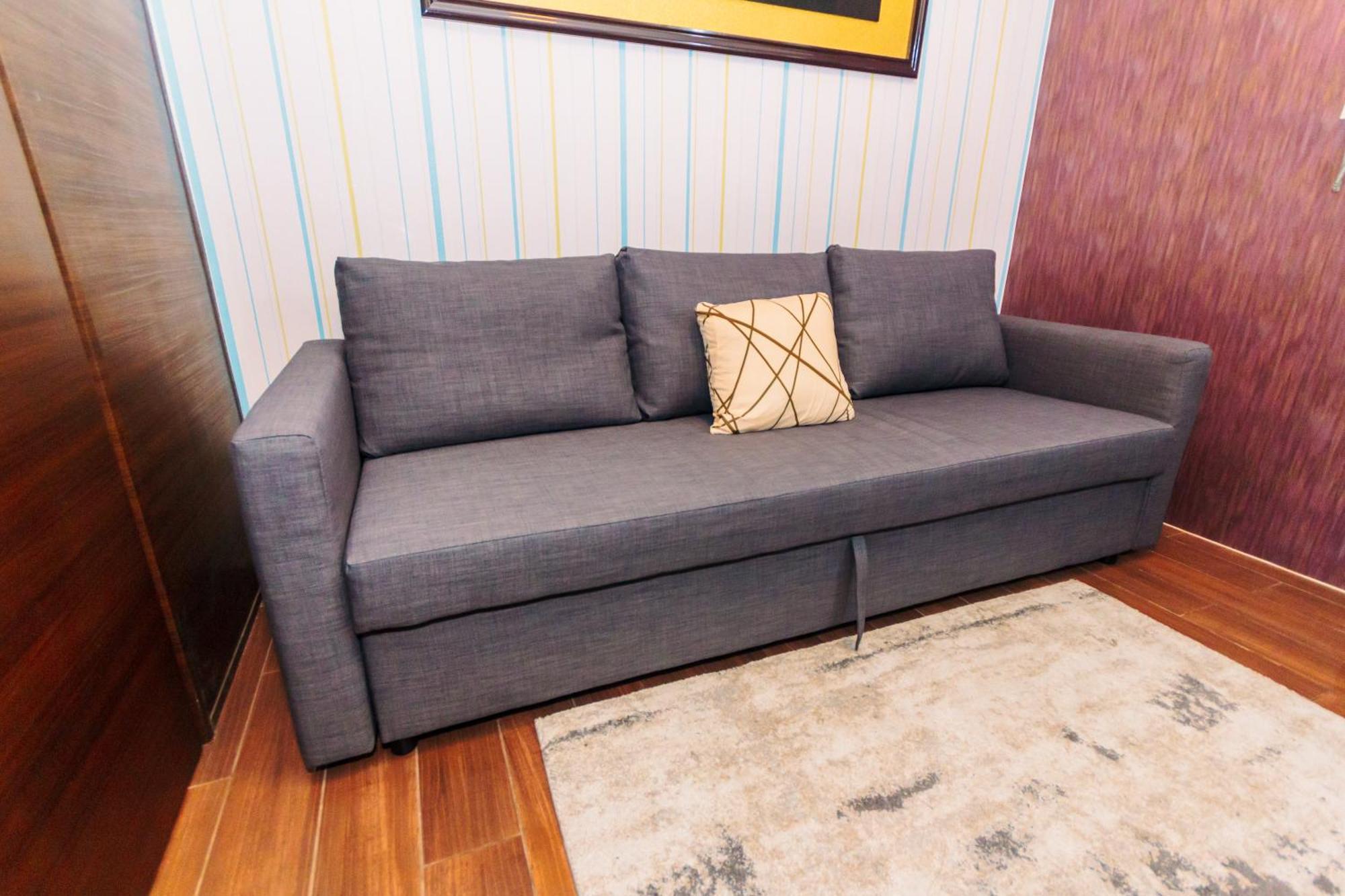 Urban Hideaway Cozy Makati Giggles Swim Gym Park Laugh Eat 3352 Manila