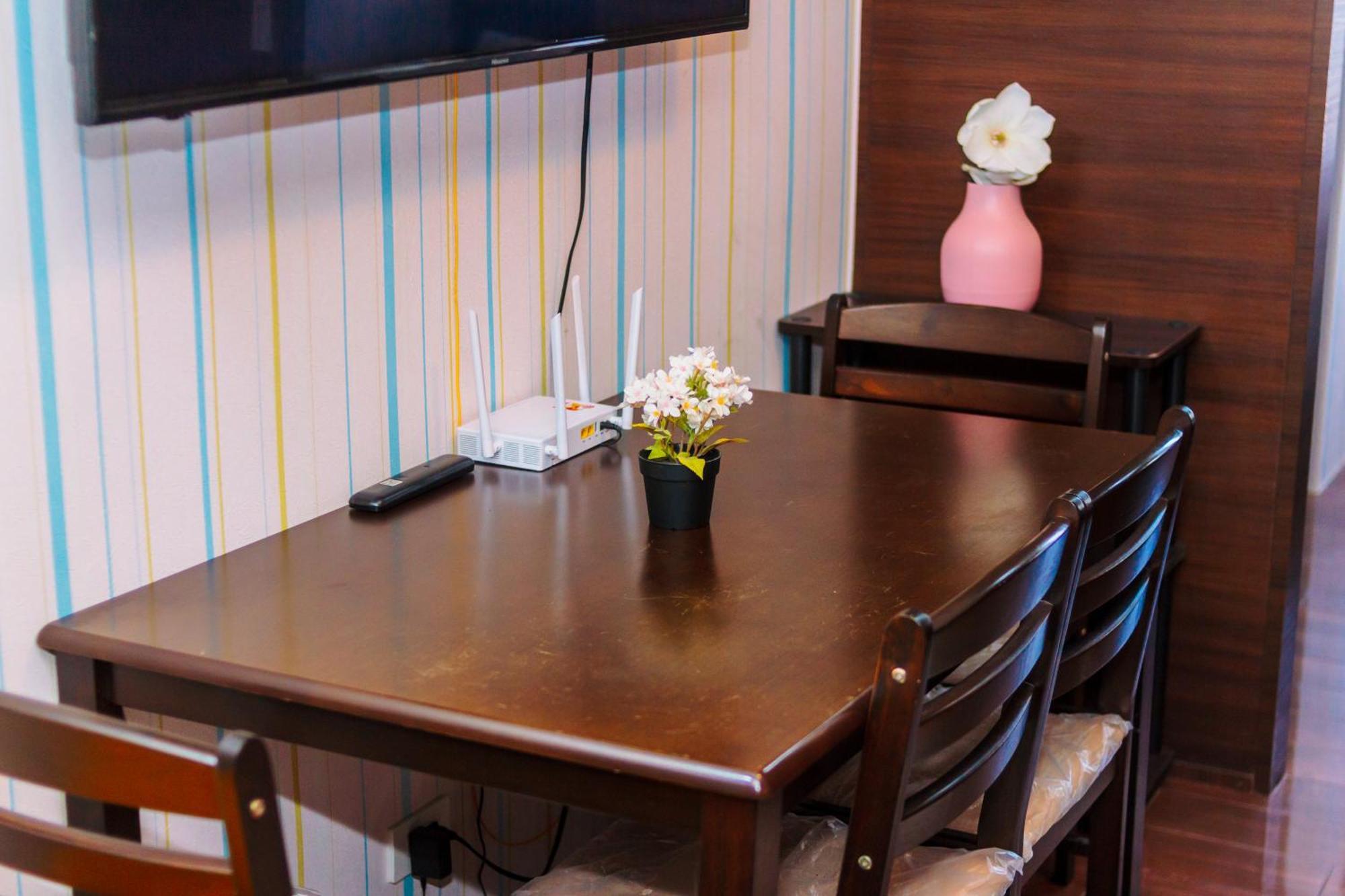 Urban Hideaway Cozy Makati Giggles Swim Gym Park Laugh Eat 3352 Apartment Manila