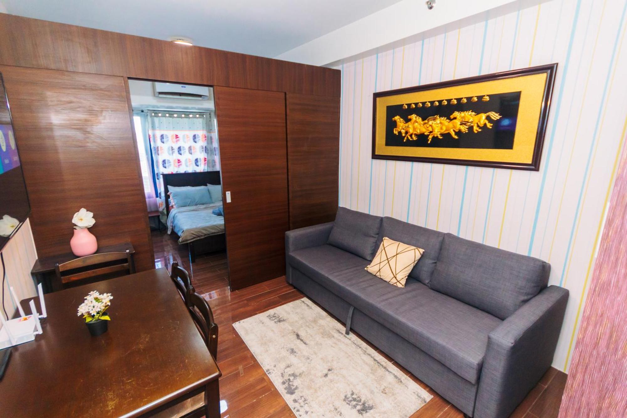 Urban Hideaway Cozy Makati Giggles Swim Gym Park Laugh Eat 3352 Apartment