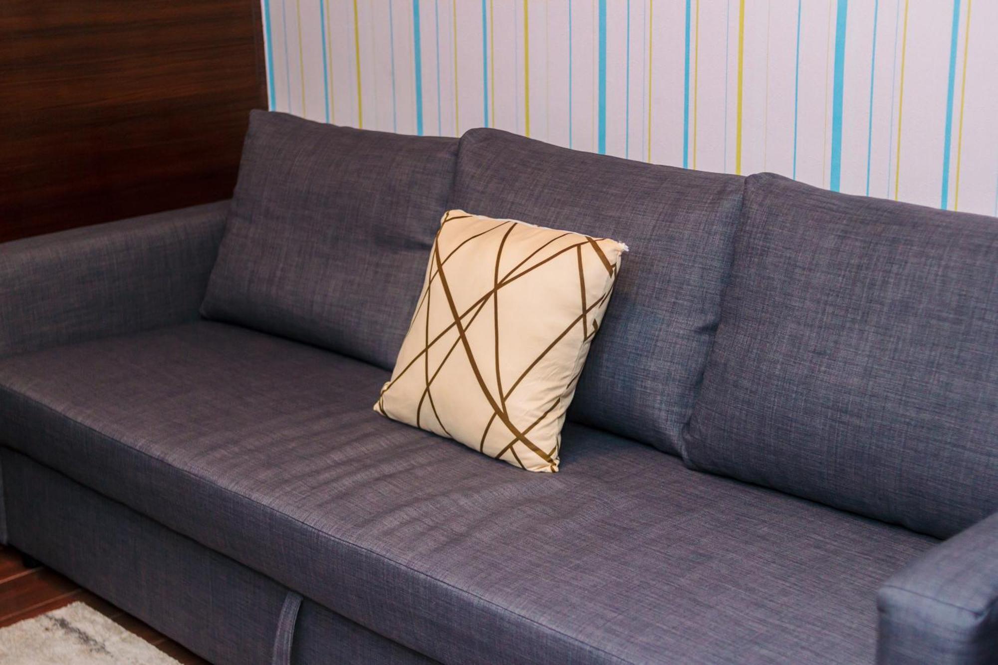 Apartment Urban Hideaway Cozy Makati Giggles Swim Gym Park Laugh Eat 3352 *