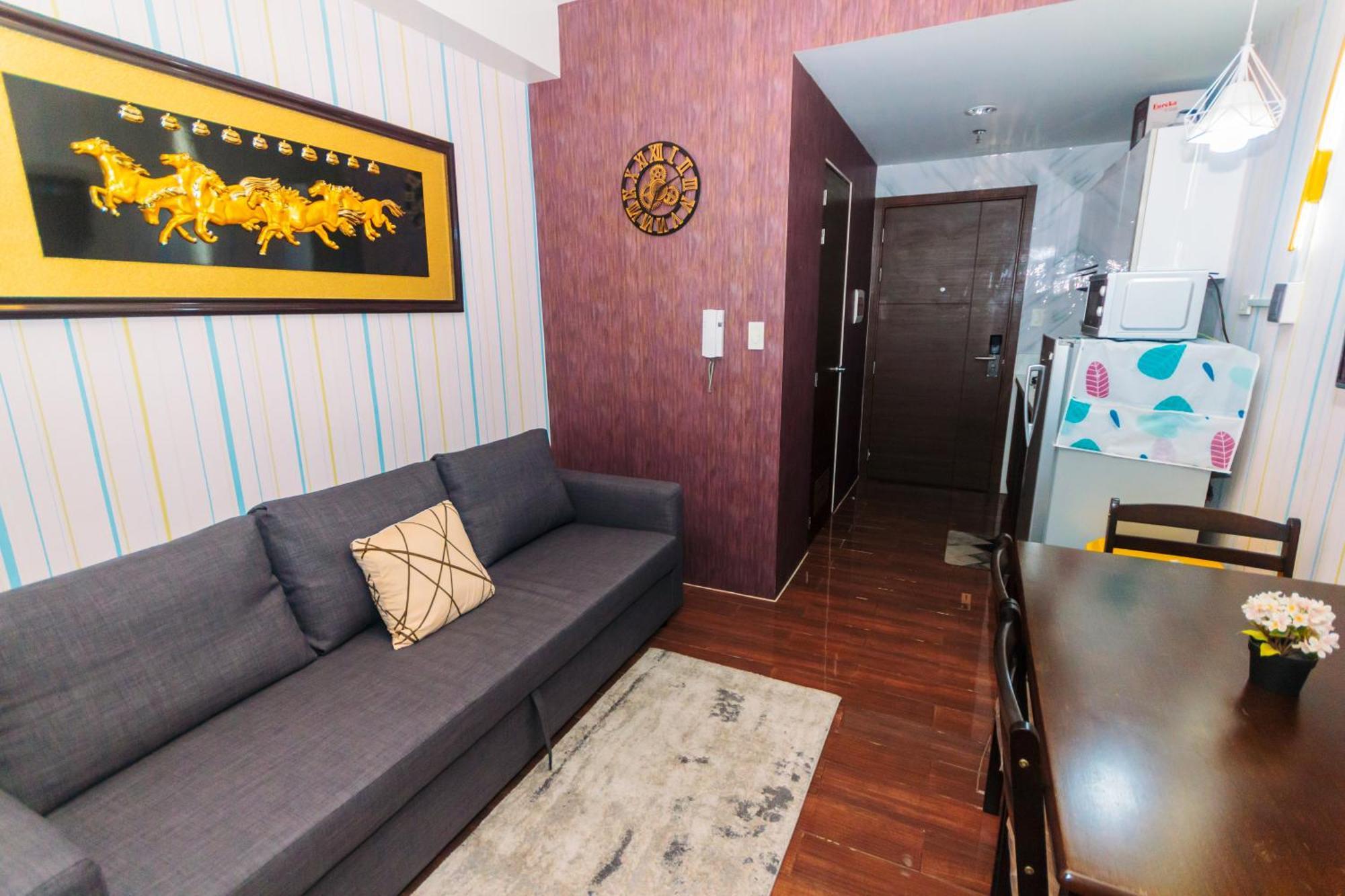 Apartment Urban Hideaway Cozy Makati Giggles Swim Gym Park Laugh Eat 3352 Manila