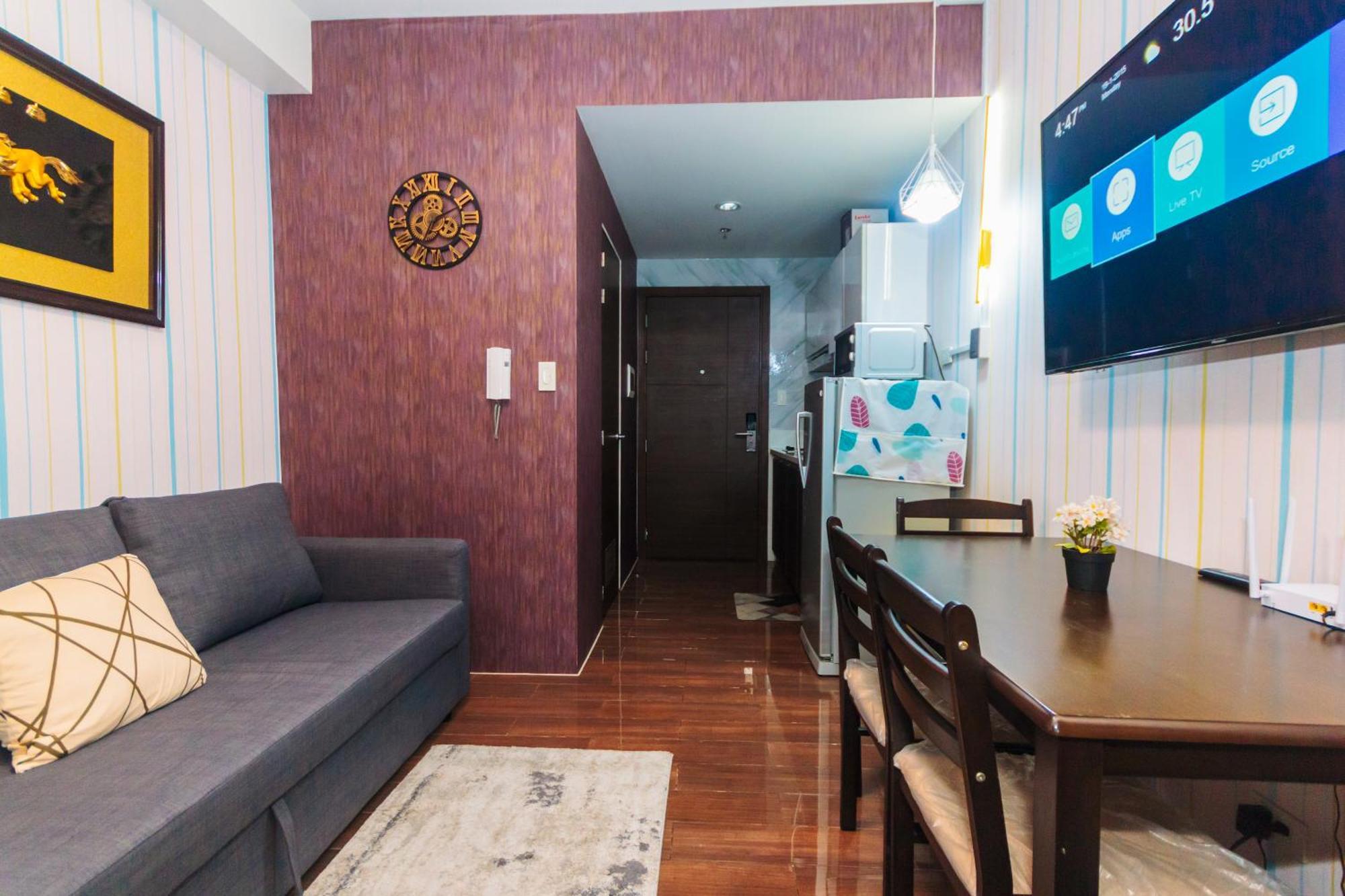 Urban Hideaway Cozy Makati Giggles Swim Gym Park Laugh Eat 3352 Apartment *