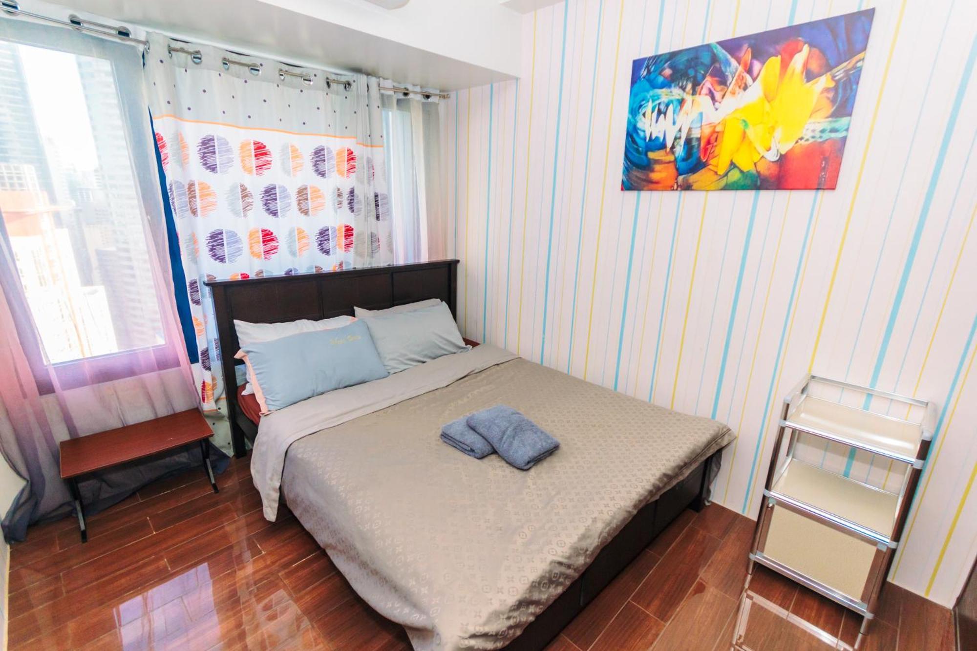 Apartment Urban Hideaway Cozy Makati Giggles Swim Gym Park Laugh Eat 3352 *