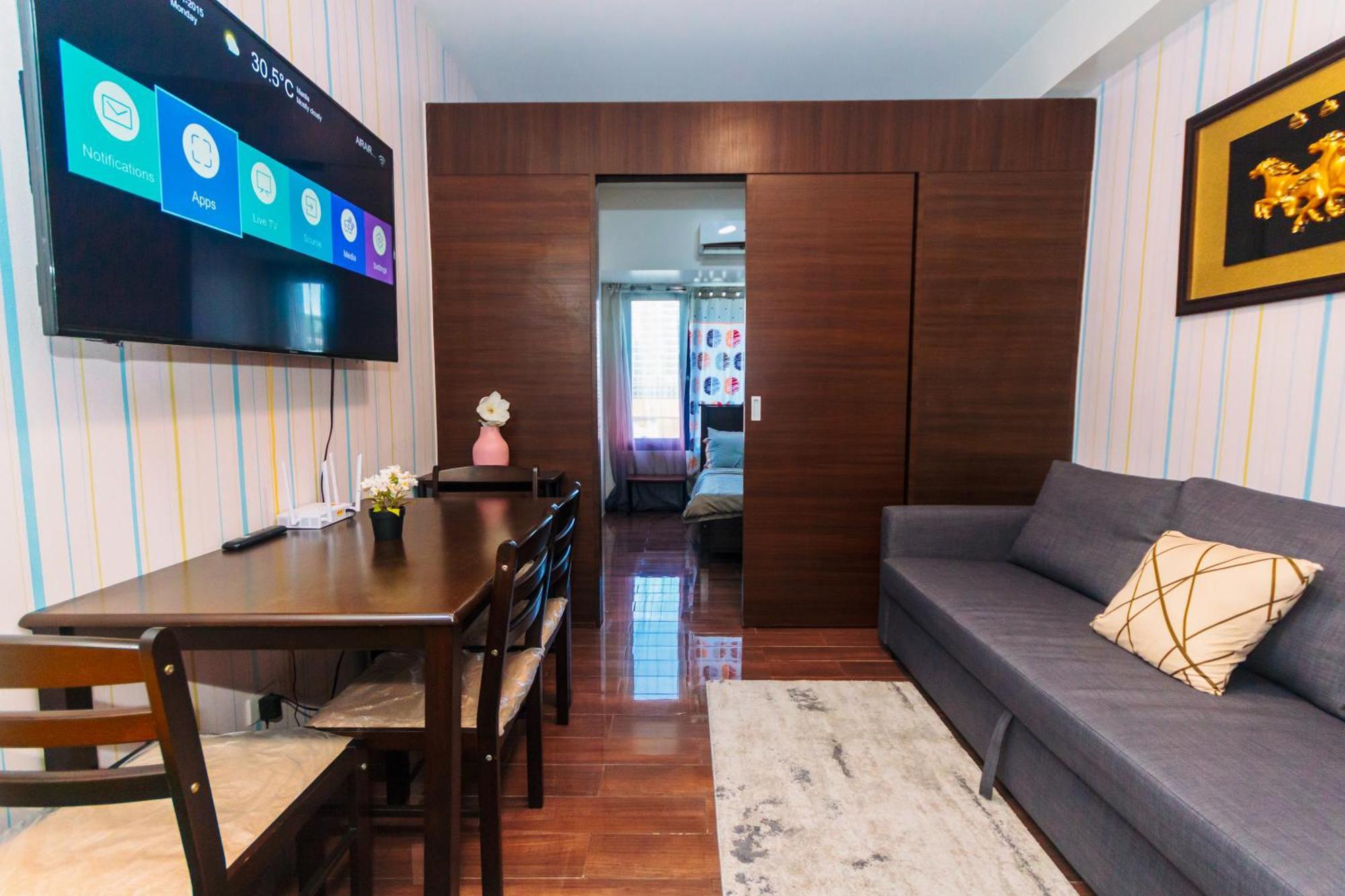 Urban Hideaway Cozy Makati Giggles Swim Gym Park Laugh Eat 3352 Apartment