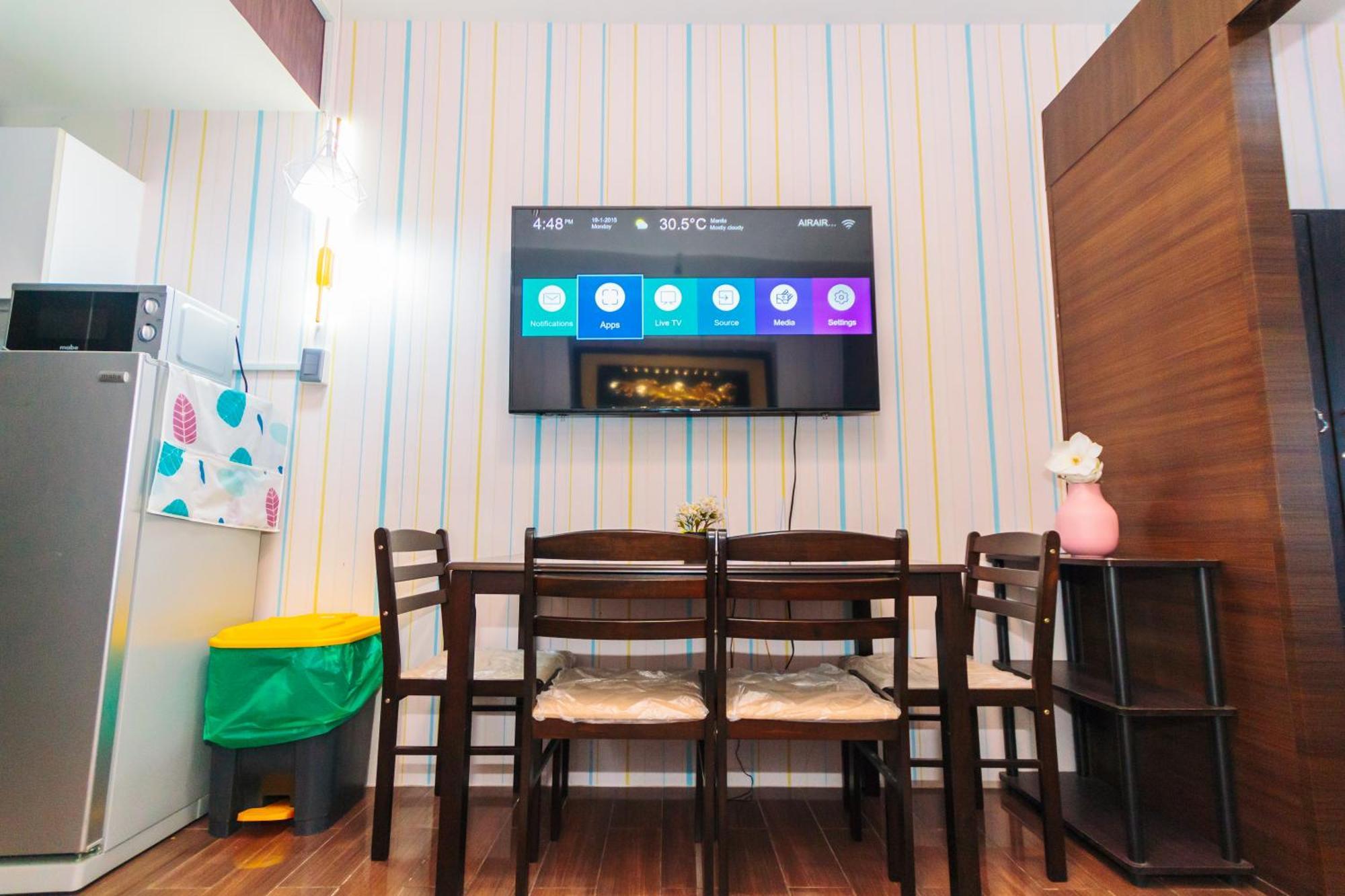 Urban Hideaway Cozy Makati Giggles Swim Gym Park Laugh Eat 3352 Apartment Manila