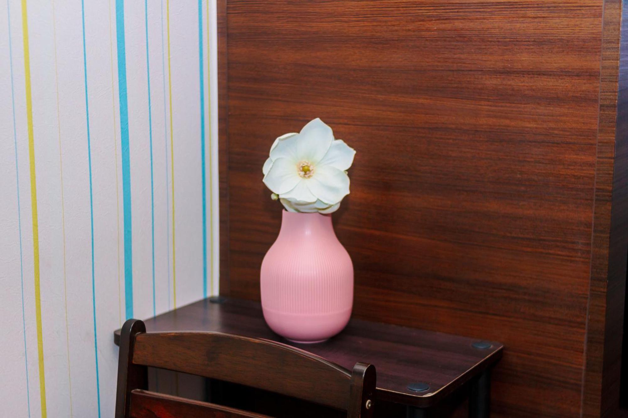 Urban Hideaway Cozy Makati Giggles Swim Gym Park Laugh Eat 3352 *