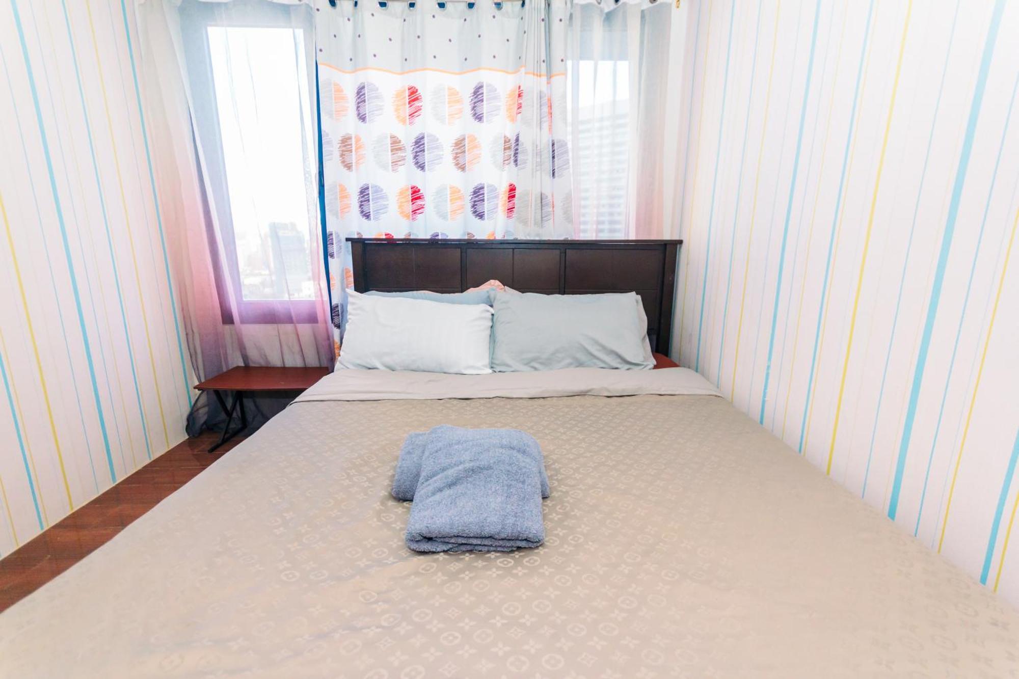 Urban Hideaway Cozy Makati Giggles Swim Gym Park Laugh Eat 3352 Apartment *