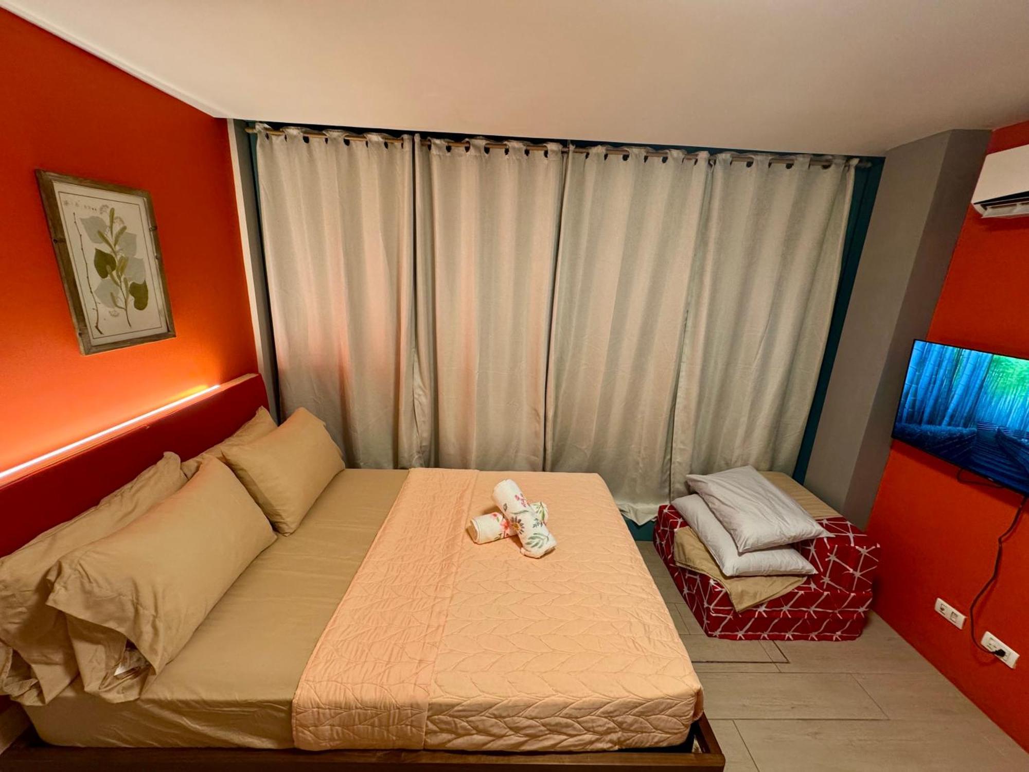 Bgc One Uptown 2bedroom With Balcony And 1 Free Parking Manila