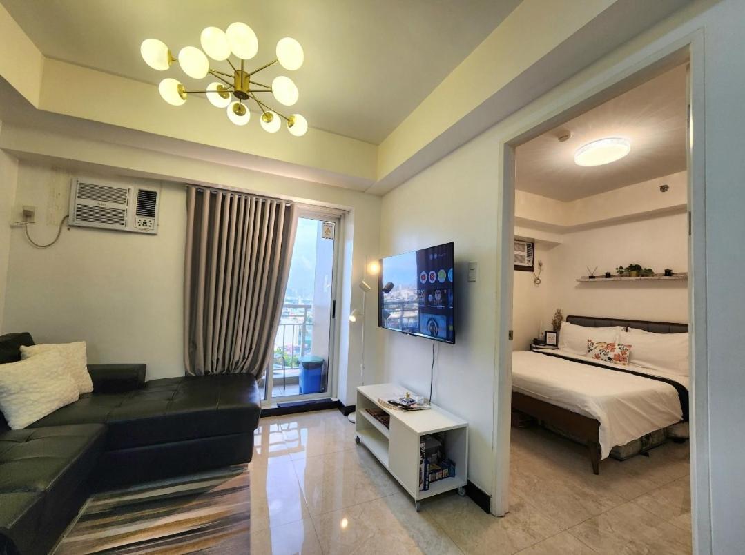 Spacious 1br 5min Walk To Ayalamall Clvlf At The Celandine Apartment Manila