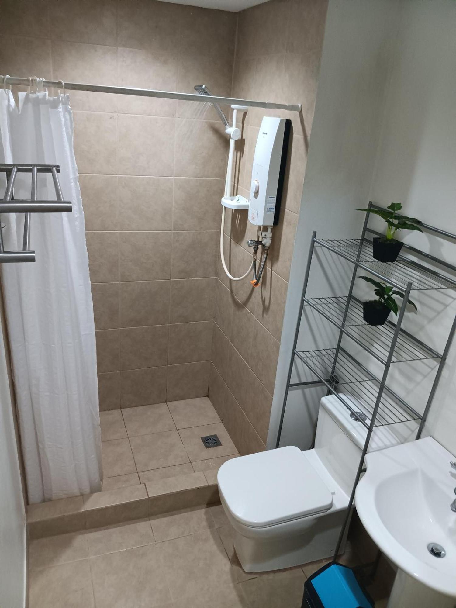 Tres Palmas 2br Unit Taguig Self-check-in & Wi-fi Apartment *