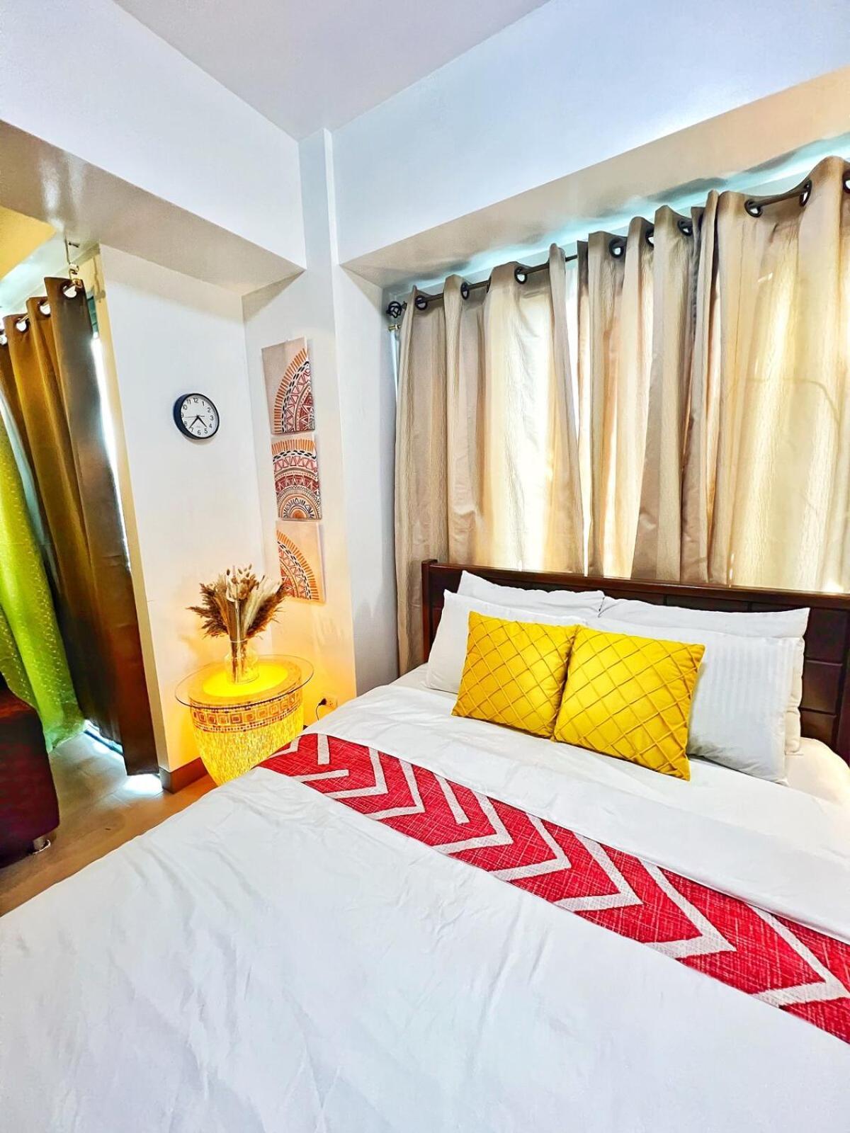 Unit Across Naia T3 & 5 Mins To Runway Apartment Manila