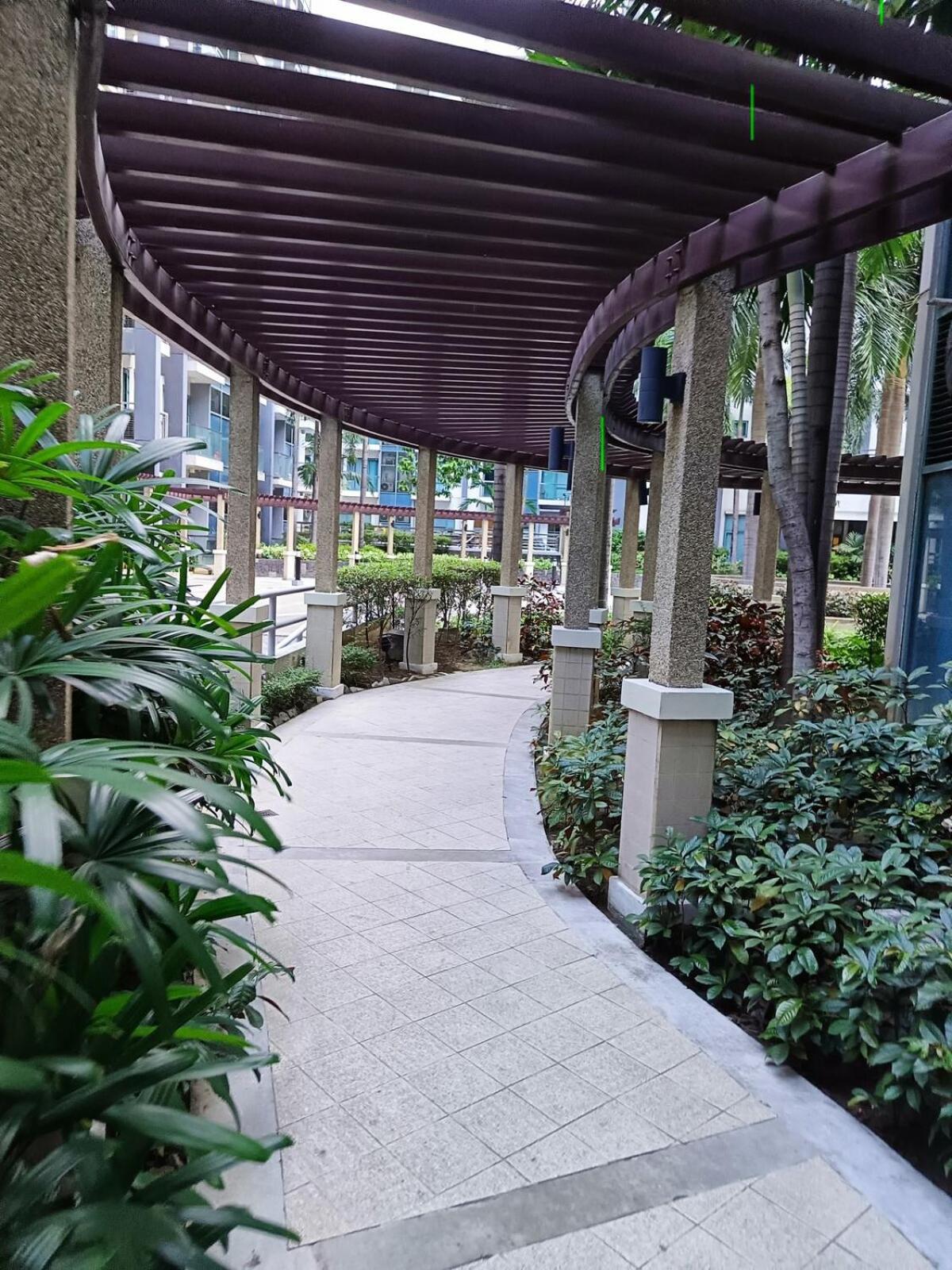Unit Across Naia T3 & 5 Mins To Runway Apartment Manila