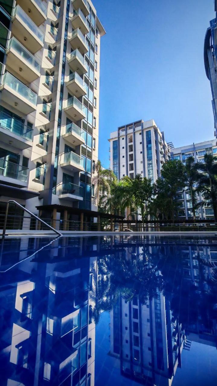Unit Across Naia T3 & 5 Mins To Runway Apartment Manila