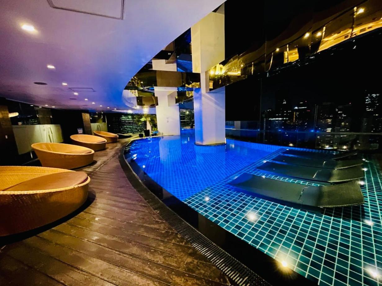 The Gramercy Residences New Sleek 1br Suite, 600mbps Wifi, Netflix & Free Amenities Hotel Manila