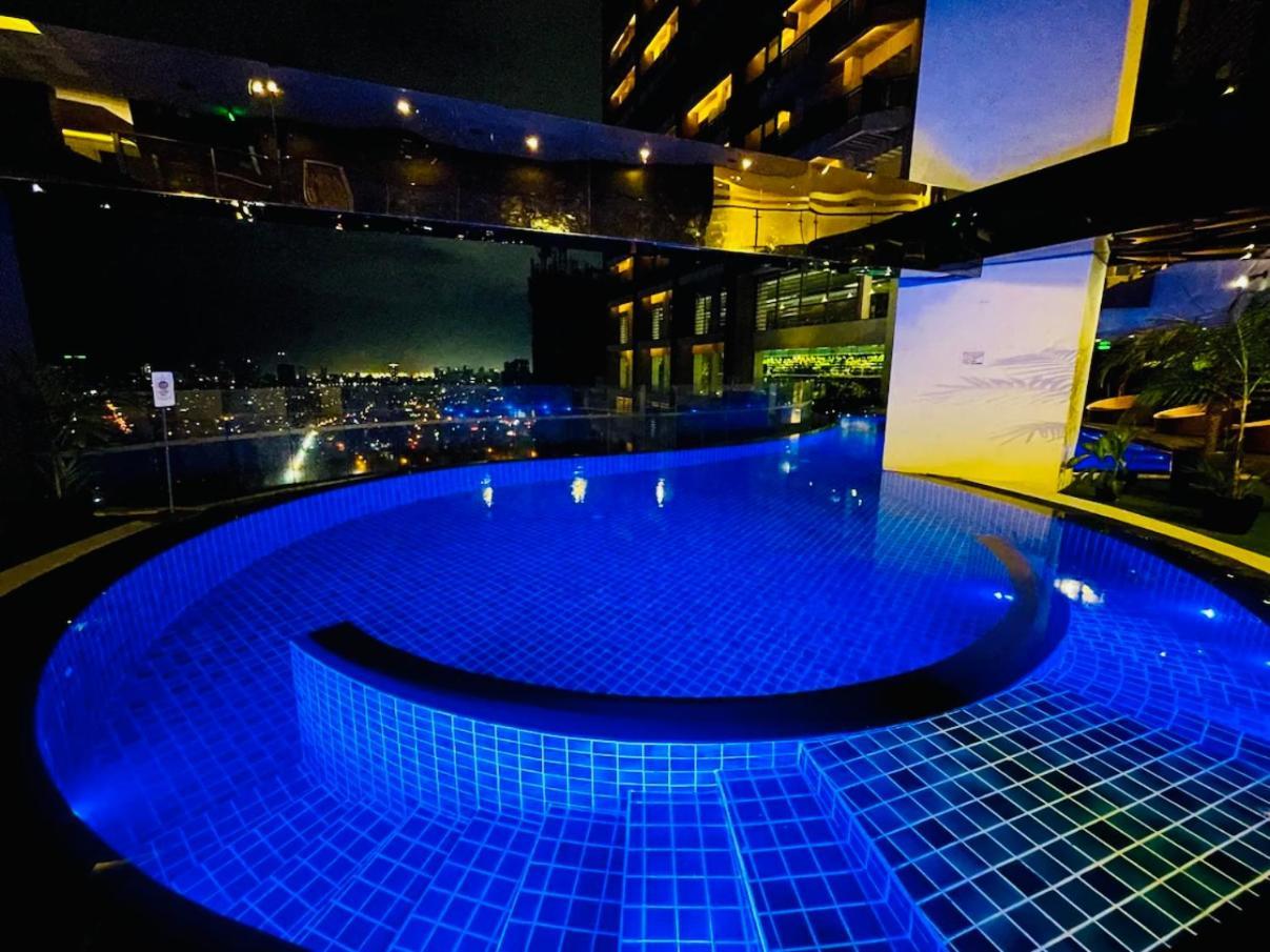 The Gramercy Residences New Sleek 1br Suite, 600mbps Wifi, Netflix & Free Amenities Hotel