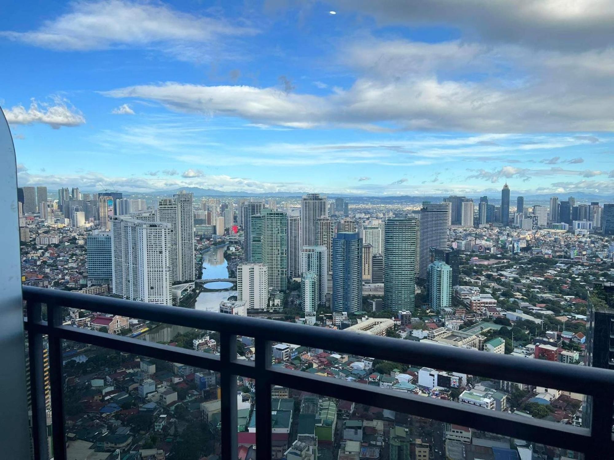 The Gramercy Residences New Sleek 1br Suite, 600mbps Wifi, Netflix & Free Amenities Hotel 5*
