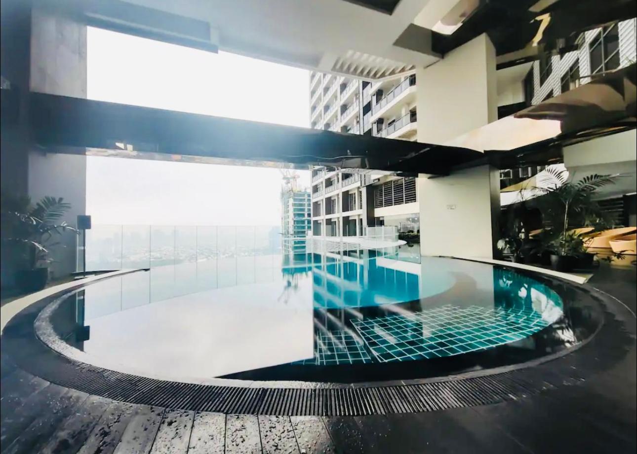 The Gramercy Residences New Sleek 1br Suite, 600mbps Wifi, Netflix & Free Amenities Hotel 5*
