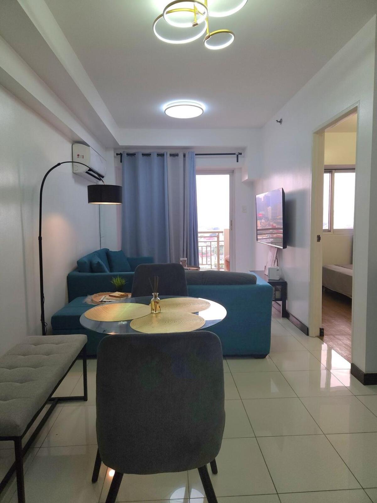 Cozy Spacious 2br At North Edsa Qc *