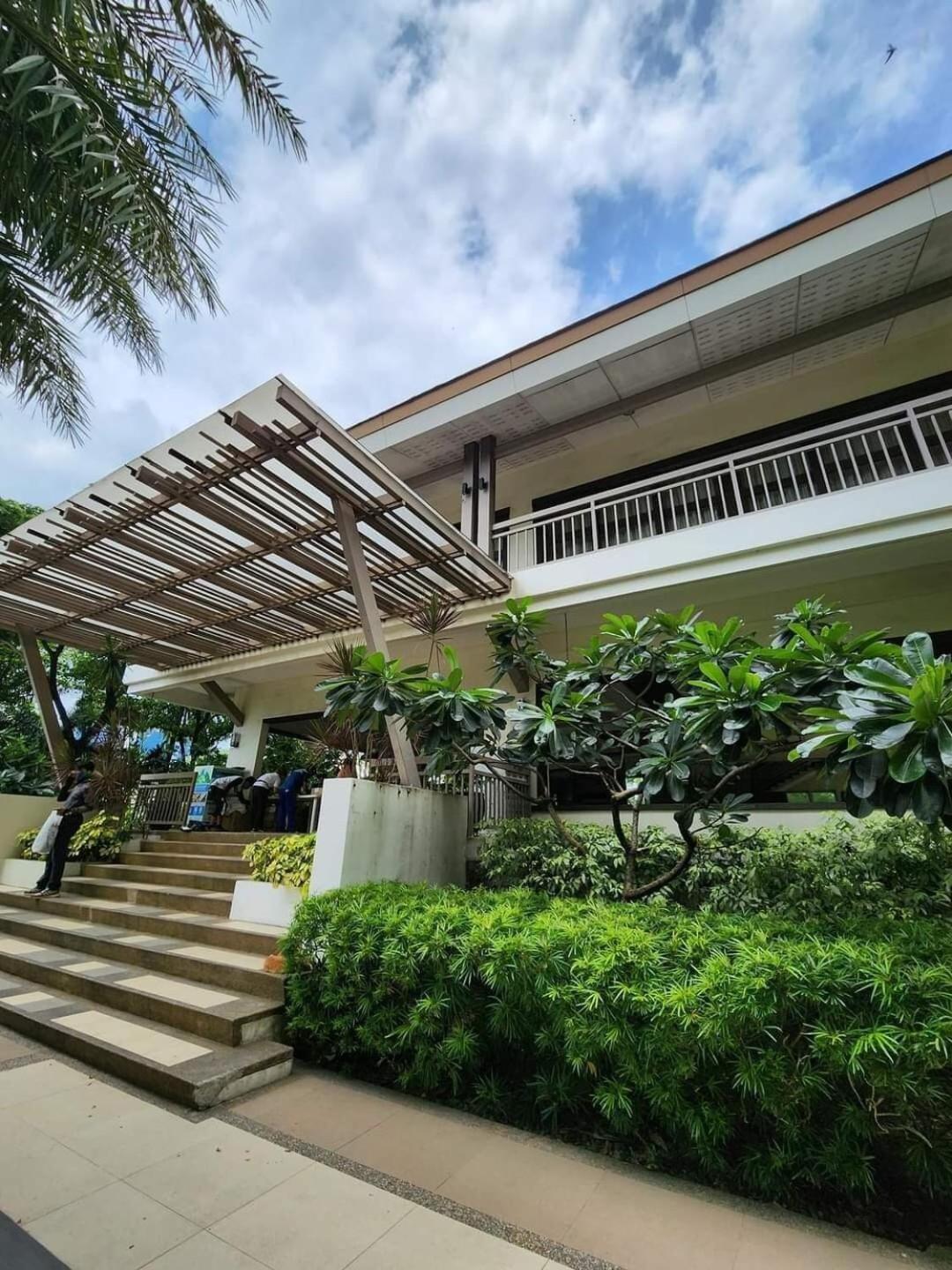 Cozy Spacious 2br At North Edsa Qc *
