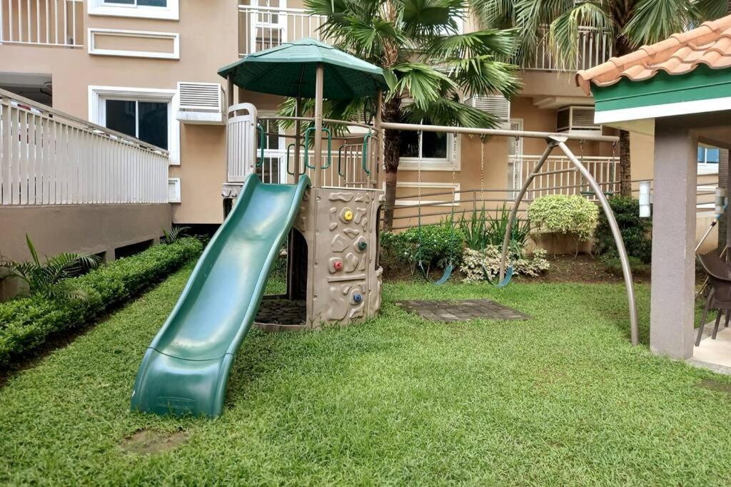Apartment Tres Palmas 2br Unit Taguig Self-check-in & Wi-fi Manila