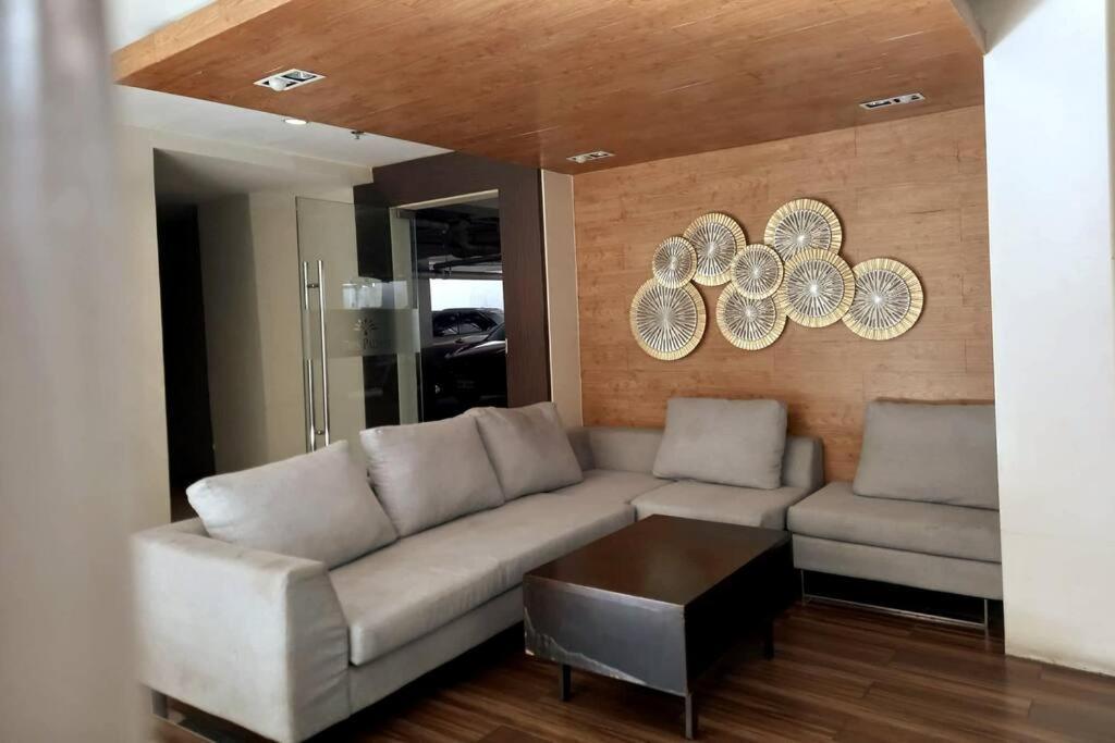 Tres Palmas 2br Unit Taguig Self-check-in & Wi-fi * Manila