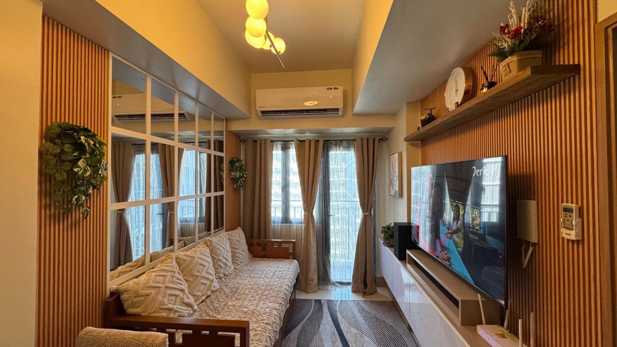 Apartment 2br Unit In Smdc Shore 3 With Pool Access