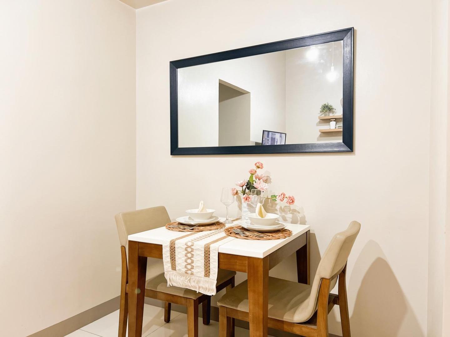 Prime 1br Infront Grand Hyatt Bgc #oursw20d1 *