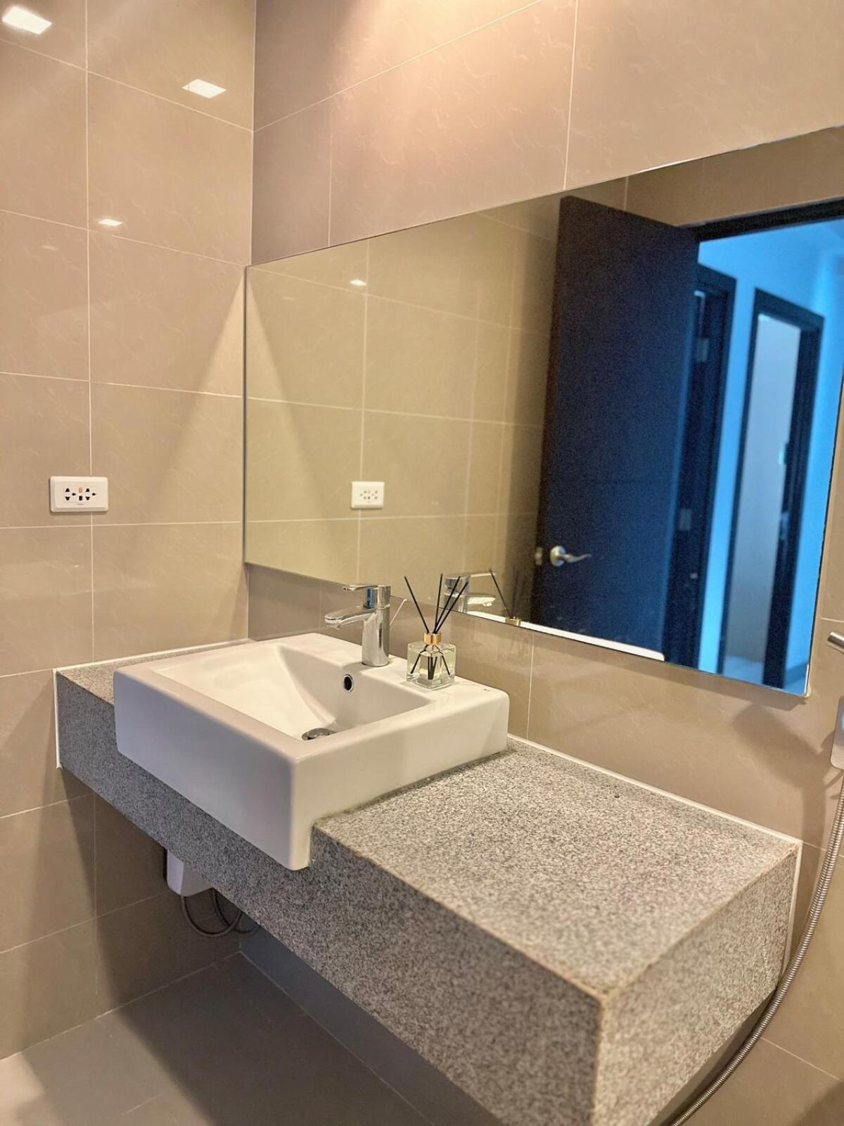 Apartment King Size 3-bedroom In Uptown Parksuites Bgc Manila