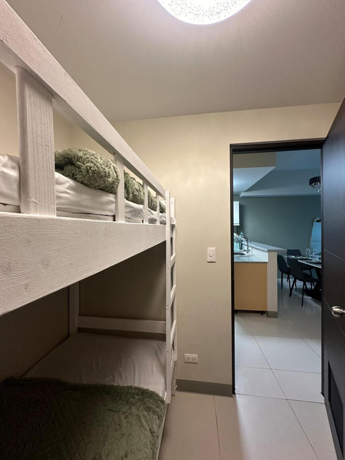 King Size 3-bedroom In Uptown Parksuites Bgc * Manila