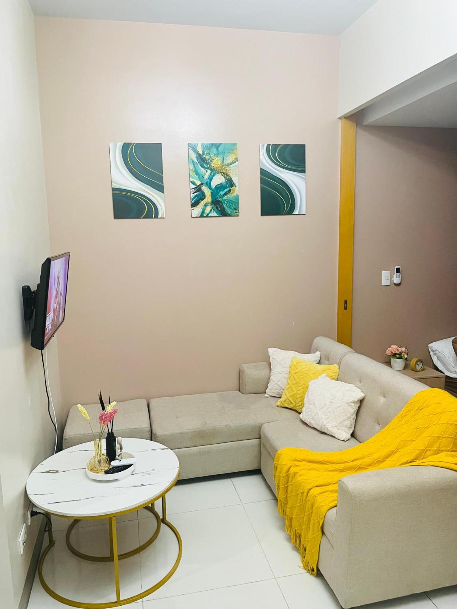 Bgc Simple Elegant 300mbps Wifi,pool,netflix Apartment *