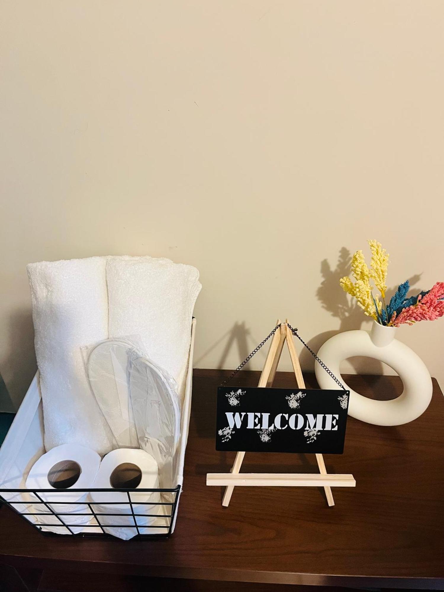 Bgc Simple Elegant 300mbps Wifi,pool,netflix * Manila