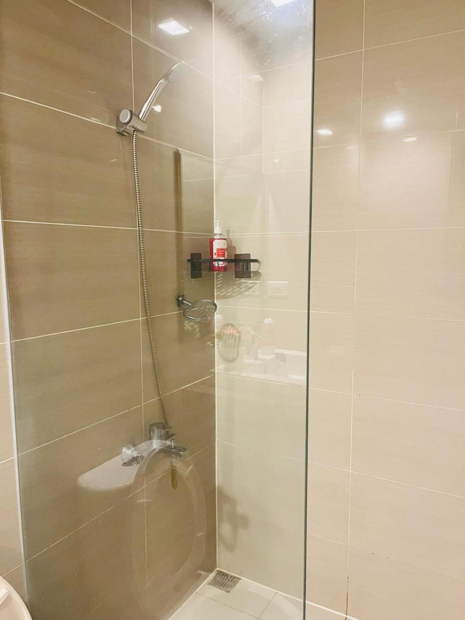 Bgc Simple Elegant 300mbps Wifi,pool,netflix
