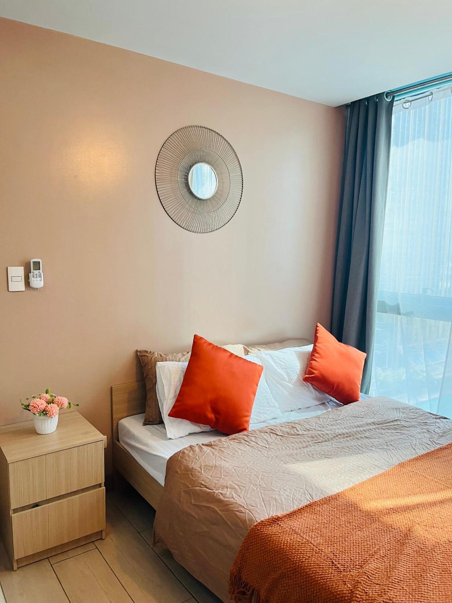Apartment Bgc Simple Elegant 300mbps Wifi,pool,netflix