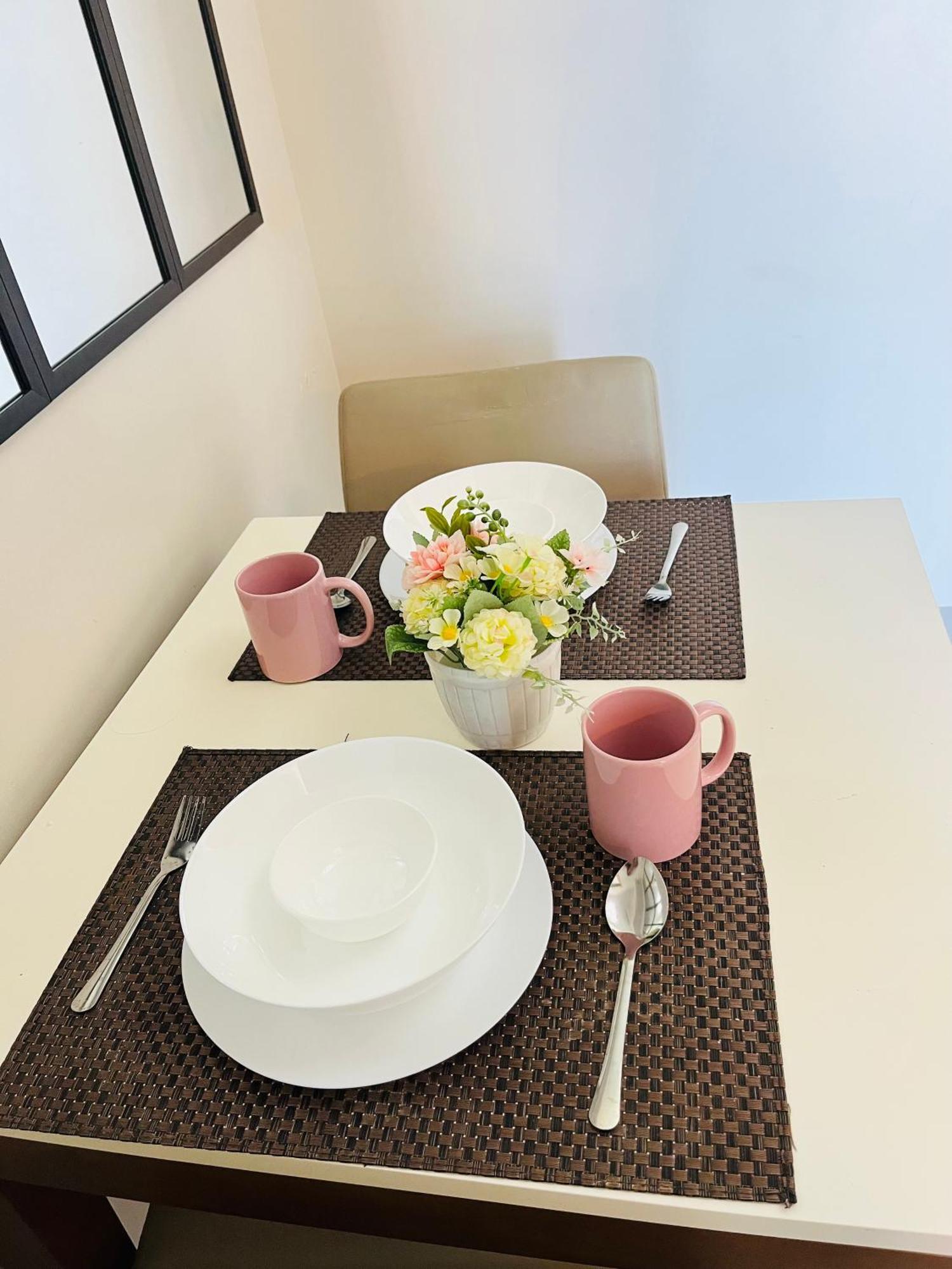 Bgc Simple Elegant 300mbps Wifi,pool,netflix Apartment *