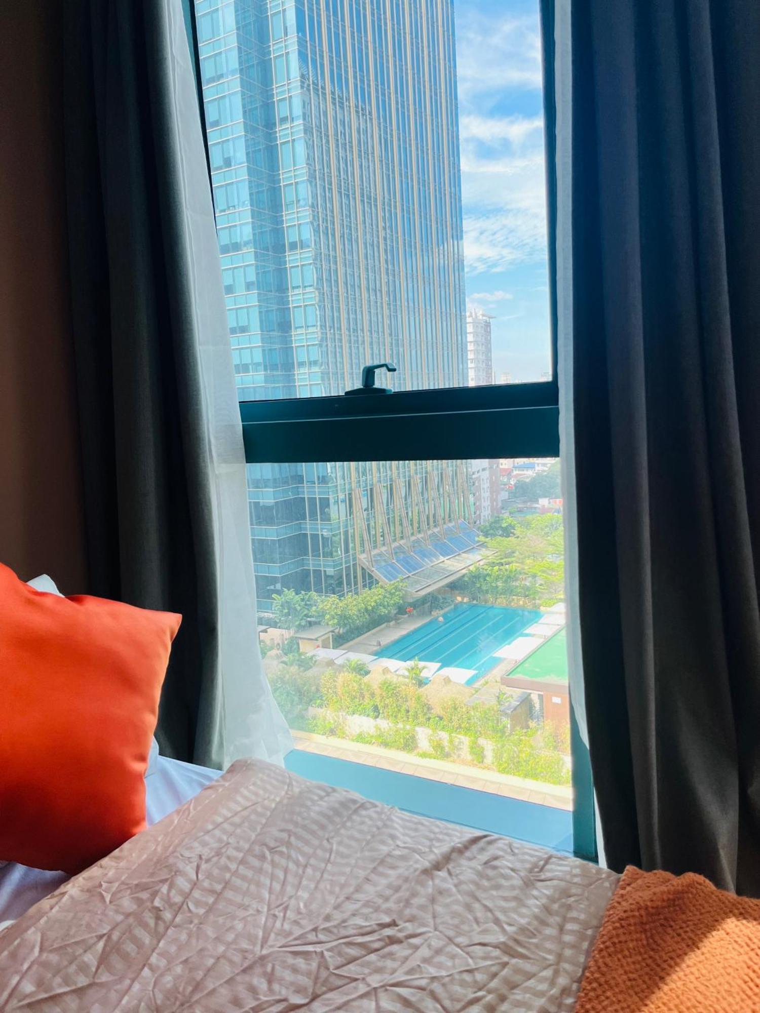 Bgc Simple Elegant 300mbps Wifi,pool,netflix Manila