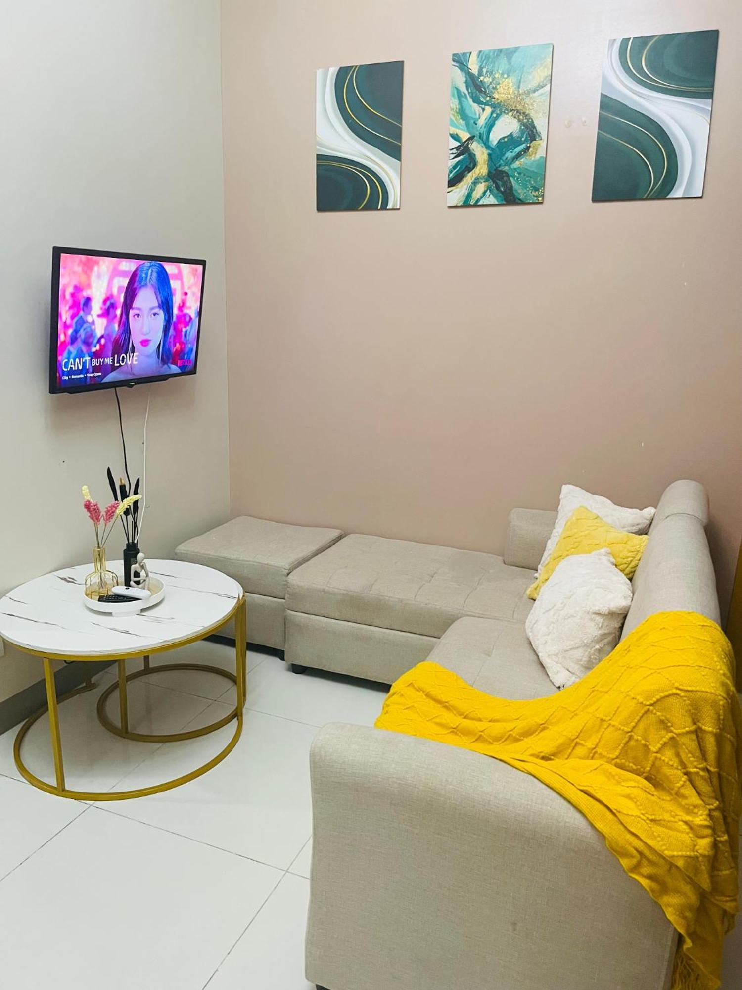 Apartment Bgc Simple Elegant 300mbps Wifi,pool,netflix