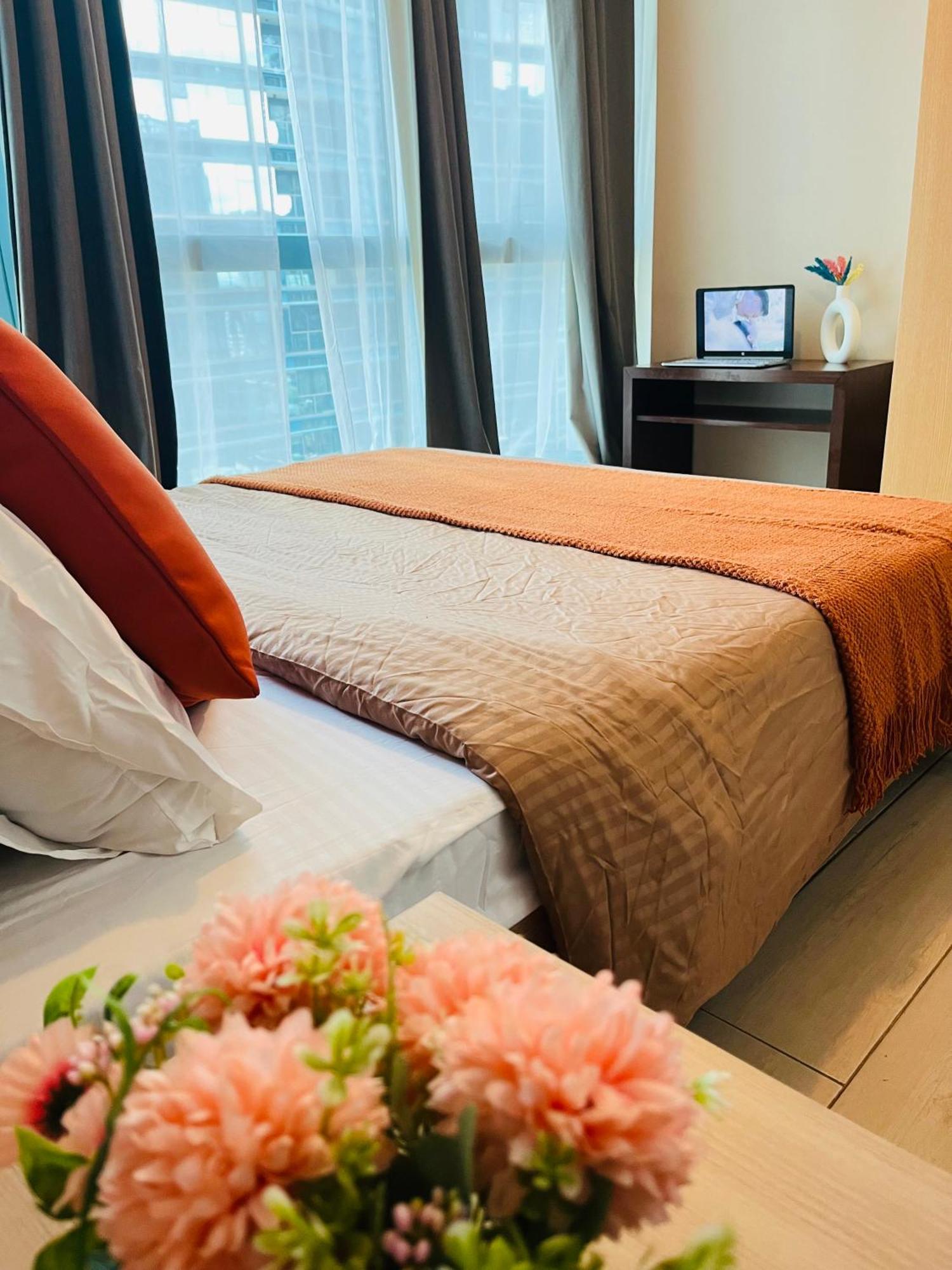 Bgc Simple Elegant 300mbps Wifi,pool,netflix Apartment *