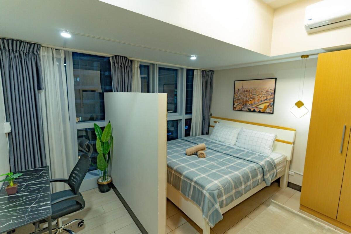 Spacious 3br In Uptown Bgc With King Size Bed, Near Malls And Restaurants Apartment *