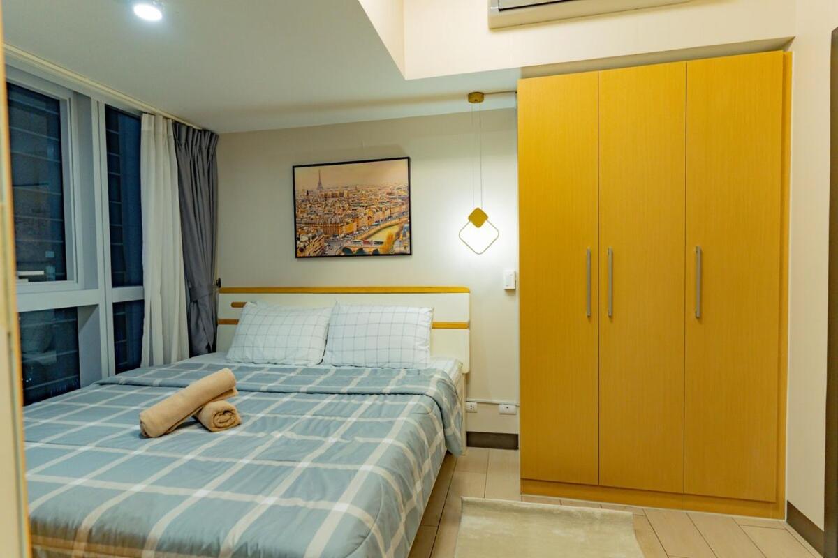 Apartment Spacious 3br In Uptown Bgc With King Size Bed, Near Malls And Restaurants Manila