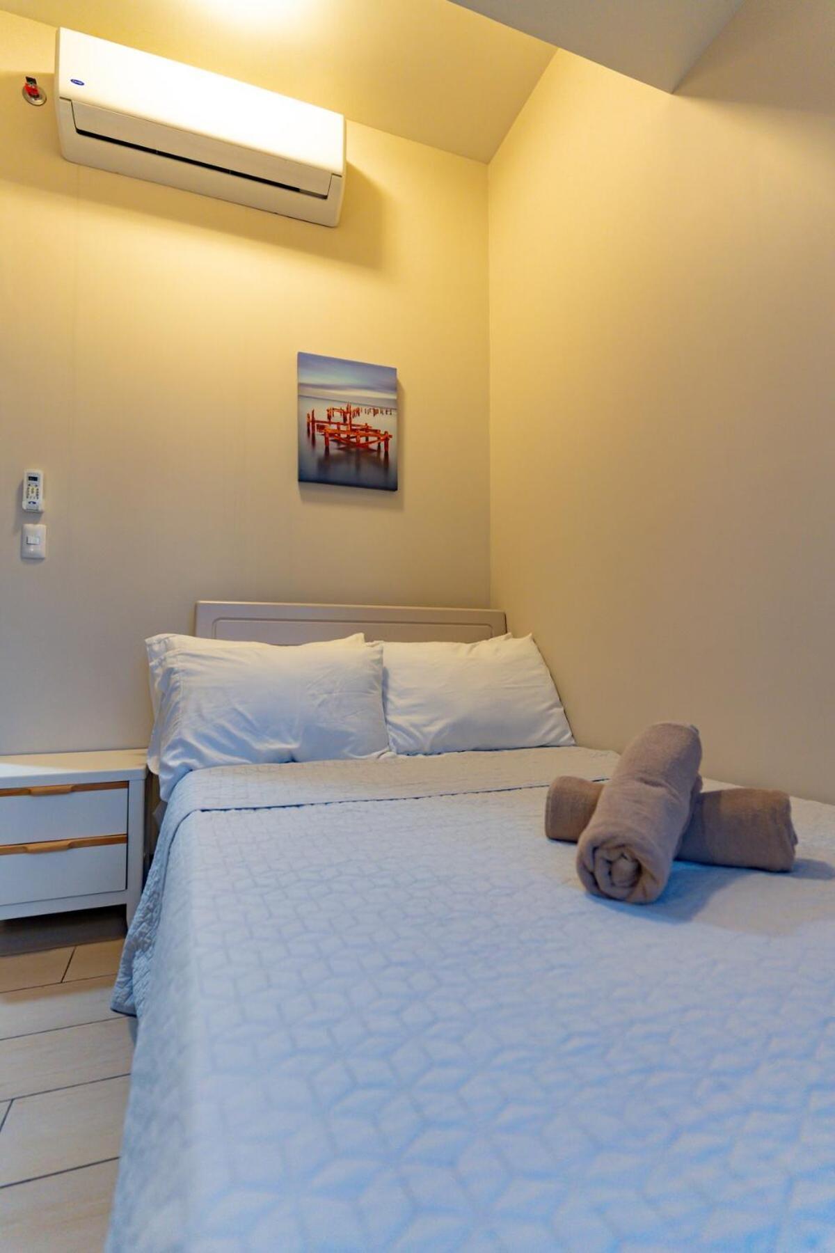 Spacious 3br In Uptown Bgc With King Size Bed, Near Malls And Restaurants Apartment