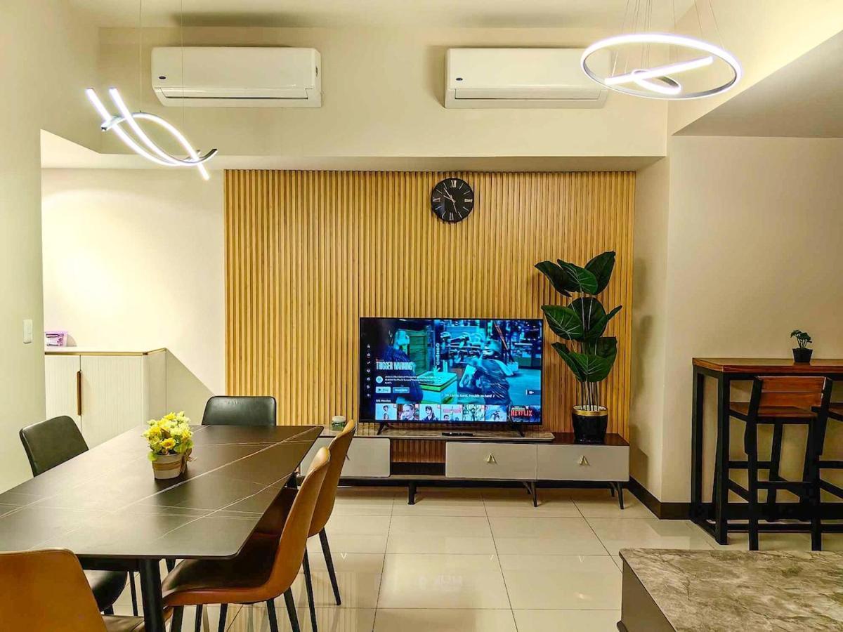 Apartment Spacious 3br In Uptown Bgc With King Size Bed, Near Malls And Restaurants Manila