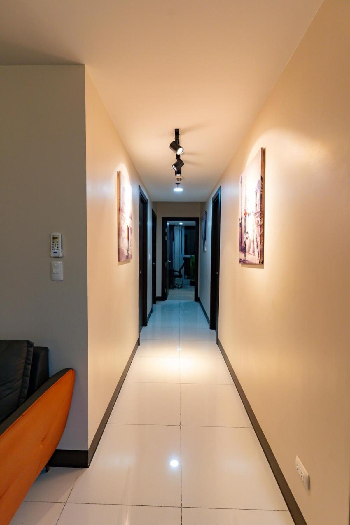 Spacious 3br In Uptown Bgc With King Size Bed, Near Malls And Restaurants *
