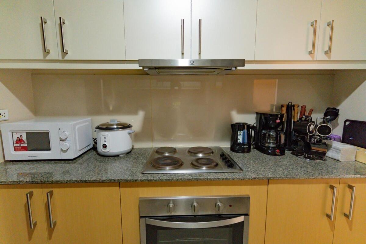Spacious 3br In Uptown Bgc With King Size Bed, Near Malls And Restaurants Apartment