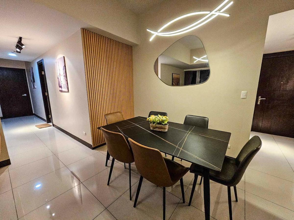 Spacious 3br In Uptown Bgc With King Size Bed, Near Malls And Restaurants *