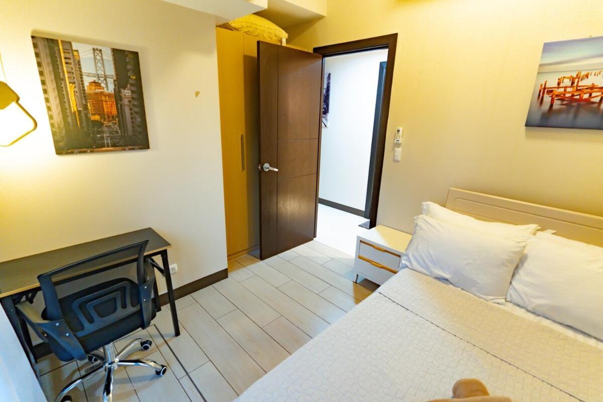 Spacious 3br In Uptown Bgc With King Size Bed, Near Malls And Restaurants