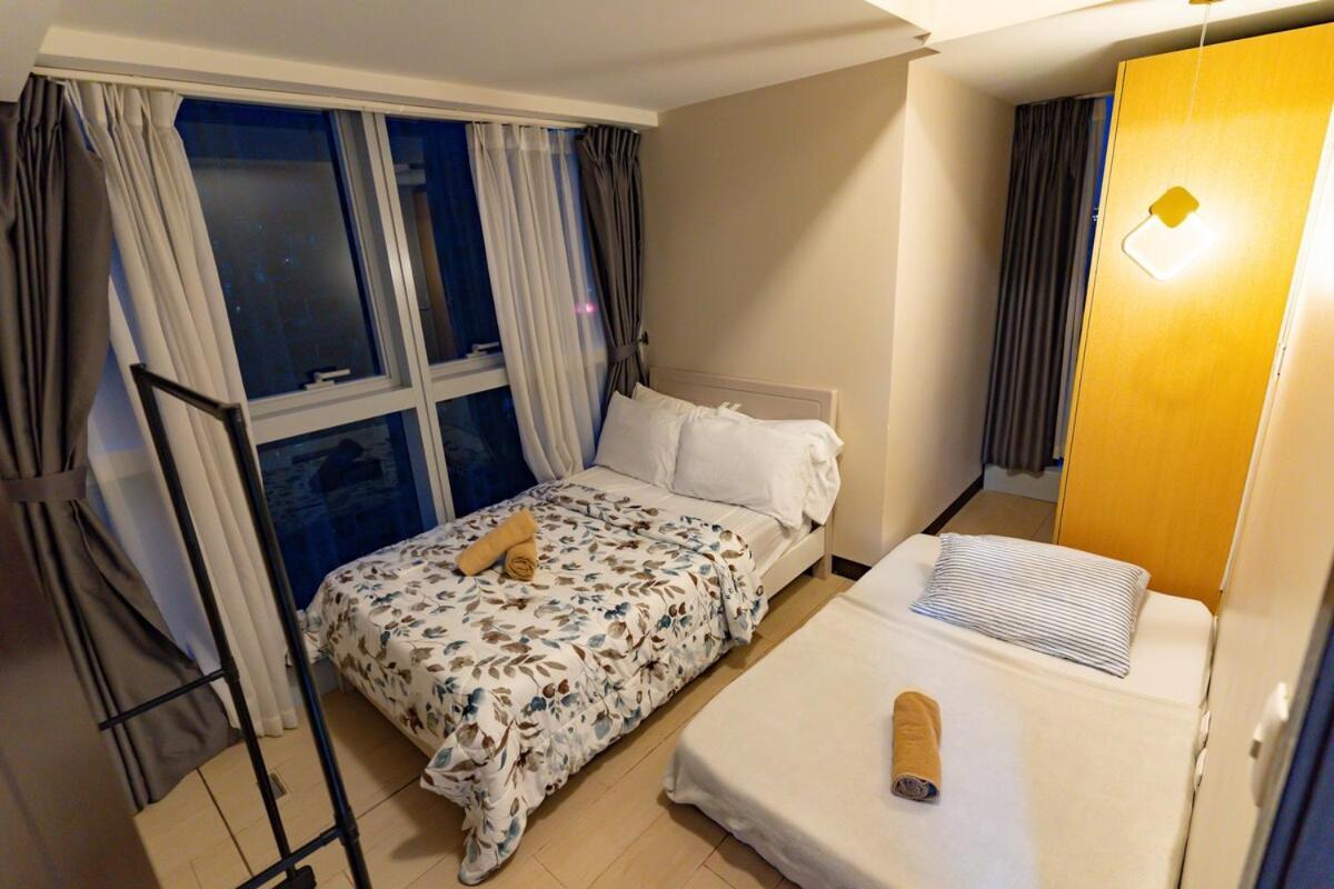 Apartment Spacious 3br In Uptown Bgc With King Size Bed, Near Malls And Restaurants *
