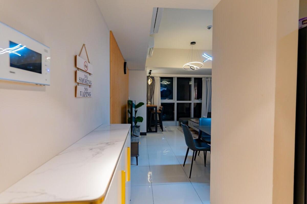 Spacious 3br In Uptown Bgc With King Size Bed, Near Malls And Restaurants Apartment Manila