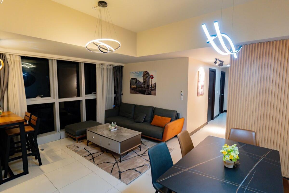Spacious 3br In Uptown Bgc With King Size Bed, Near Malls And Restaurants Apartment *