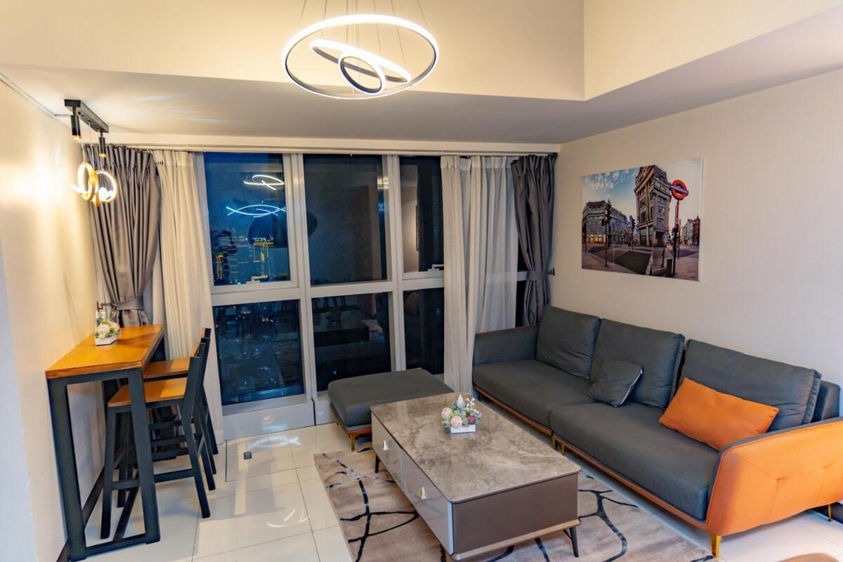 Apartment Spacious 3br In Uptown Bgc With King Size Bed, Near Malls And Restaurants Manila